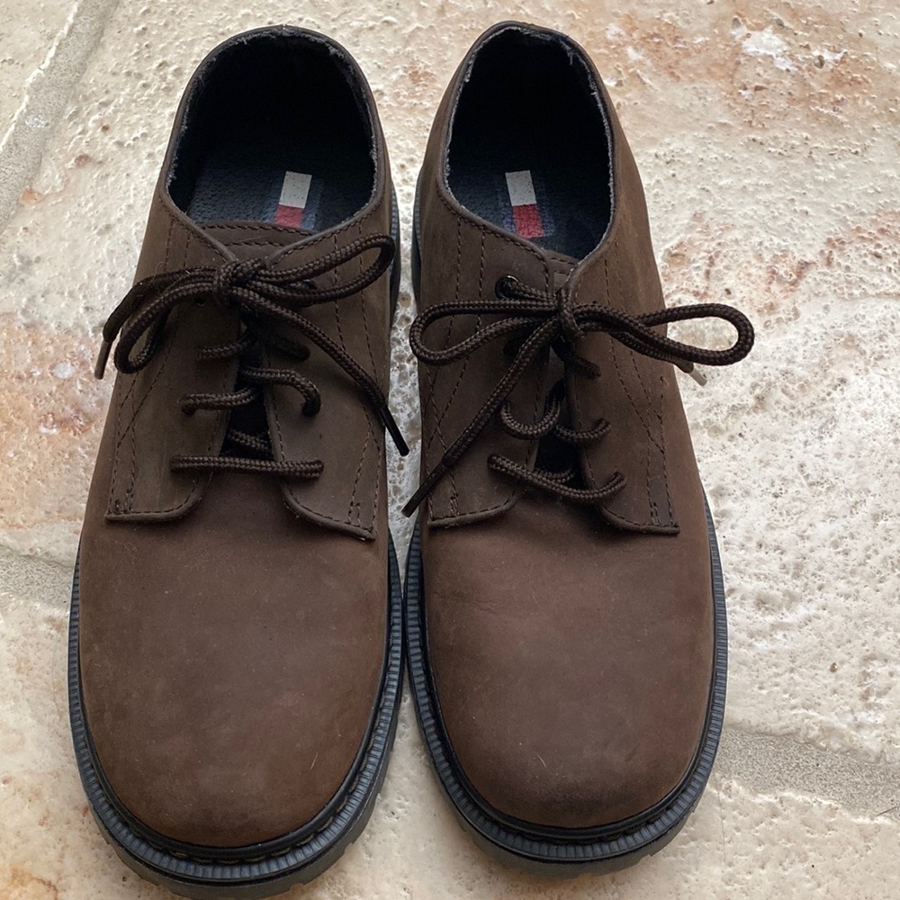 Tommy Hilfiger Brown leather Oxfords Boys Gavin Size 3.5 M Preppy school casual